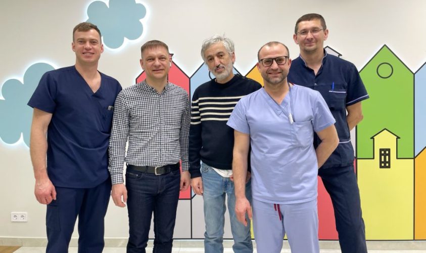 Персональний лікар французького футбольного клубу прооперував у Львові півтора десятка українців