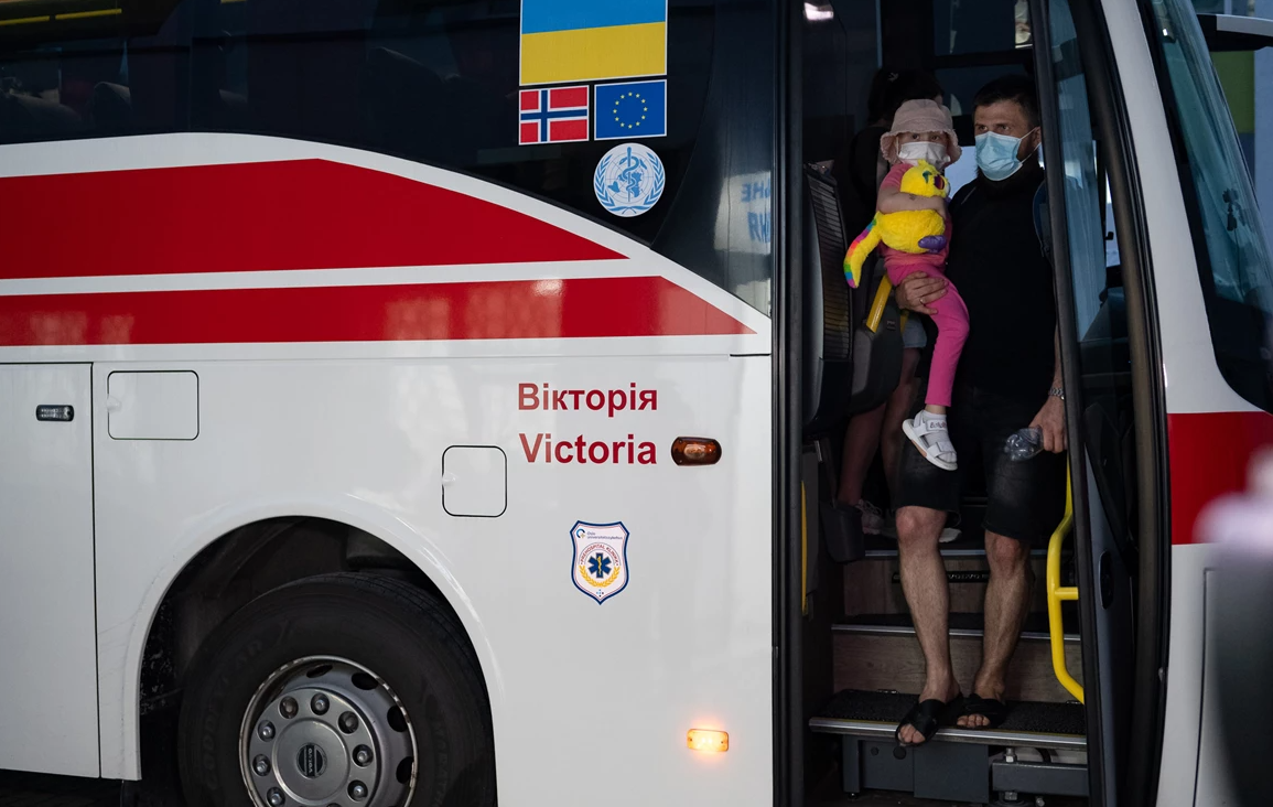 Через Львівщину на лікування за кордоном евакуювали семеро дітей-пацієнтів київського «Охматдиту»