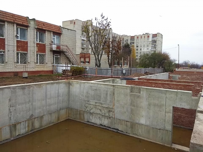 корпус гімназії «Провесінь»,