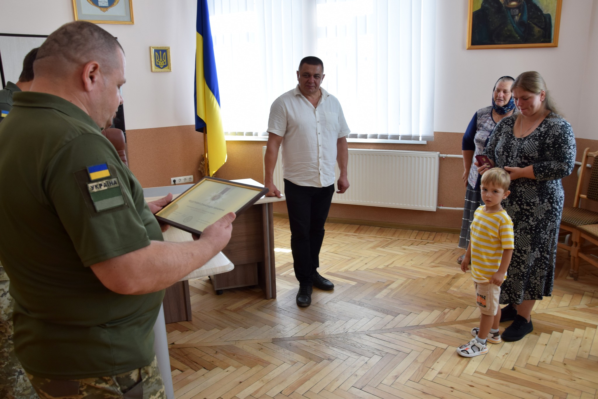 На Львівщині родинам полеглих прикордонників вручили державні нагороди - 12