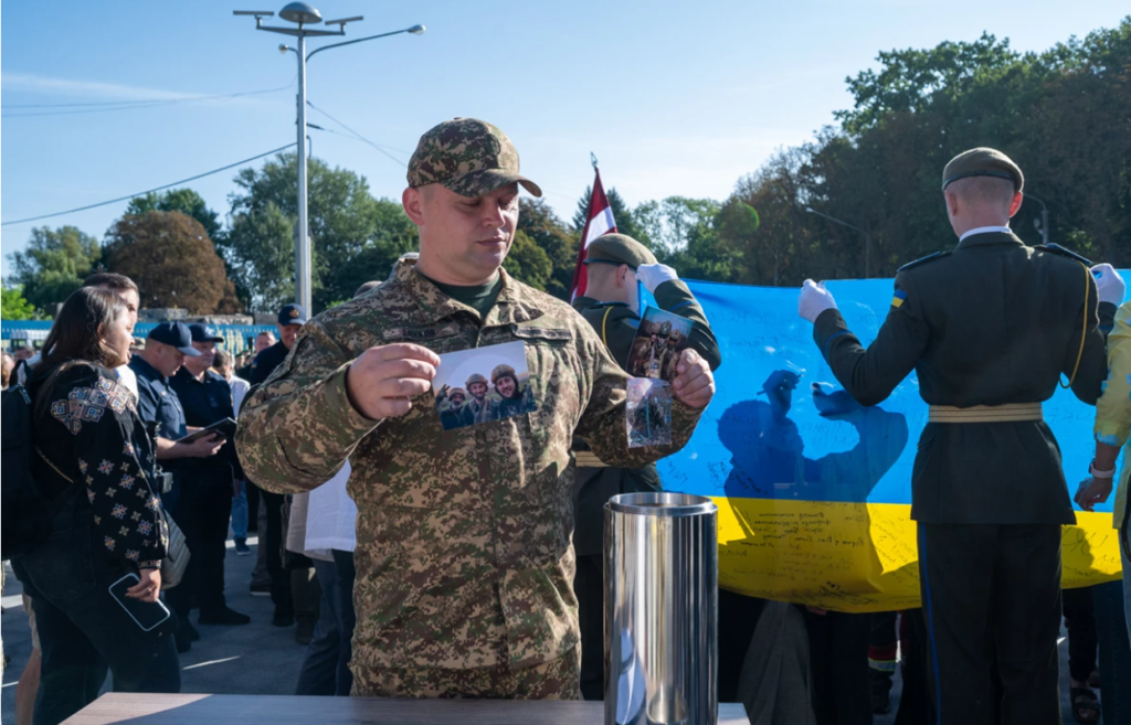 До Дня Державного Прапора у Львові заклали капсулу часу - 5