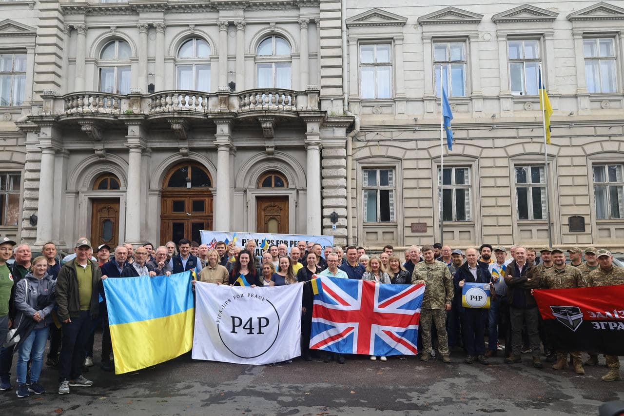 Британські фермери привезли на Львівщину три десятки автомобілів - 5