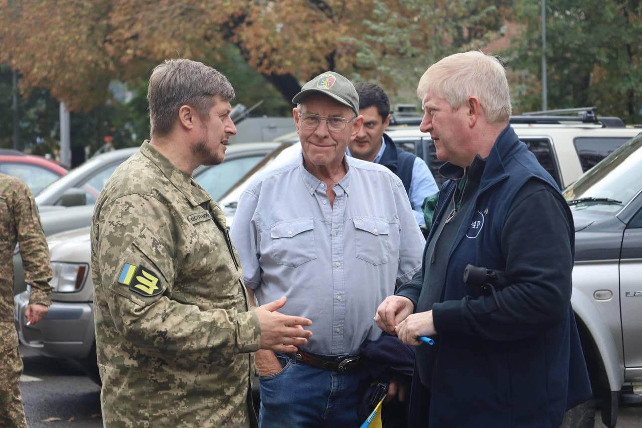 Британські фермери привезли на Львівщину три десятки автомобілів - 7