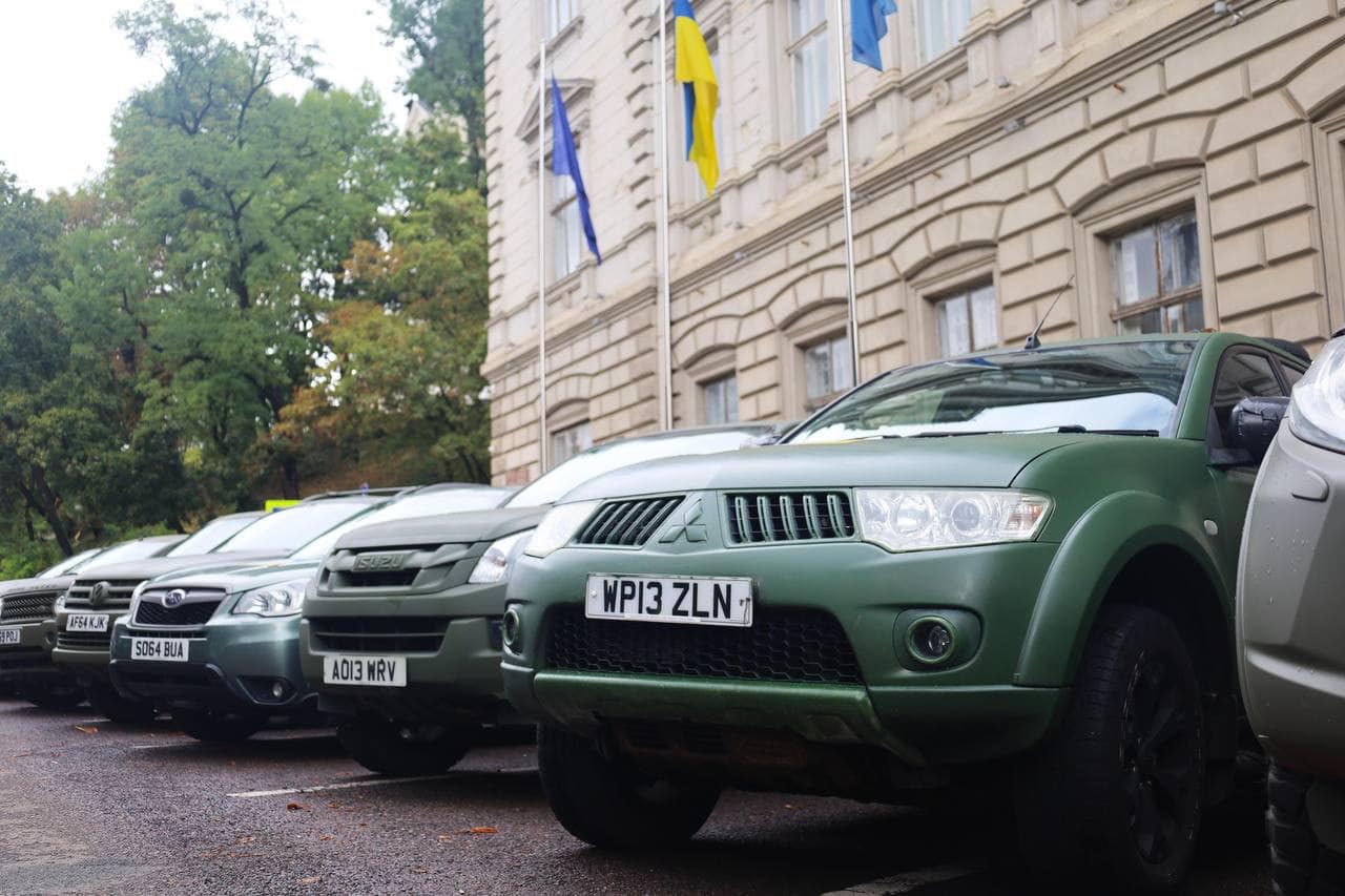 Британські фермери привезли на Львівщину три десятки автомобілів - 8