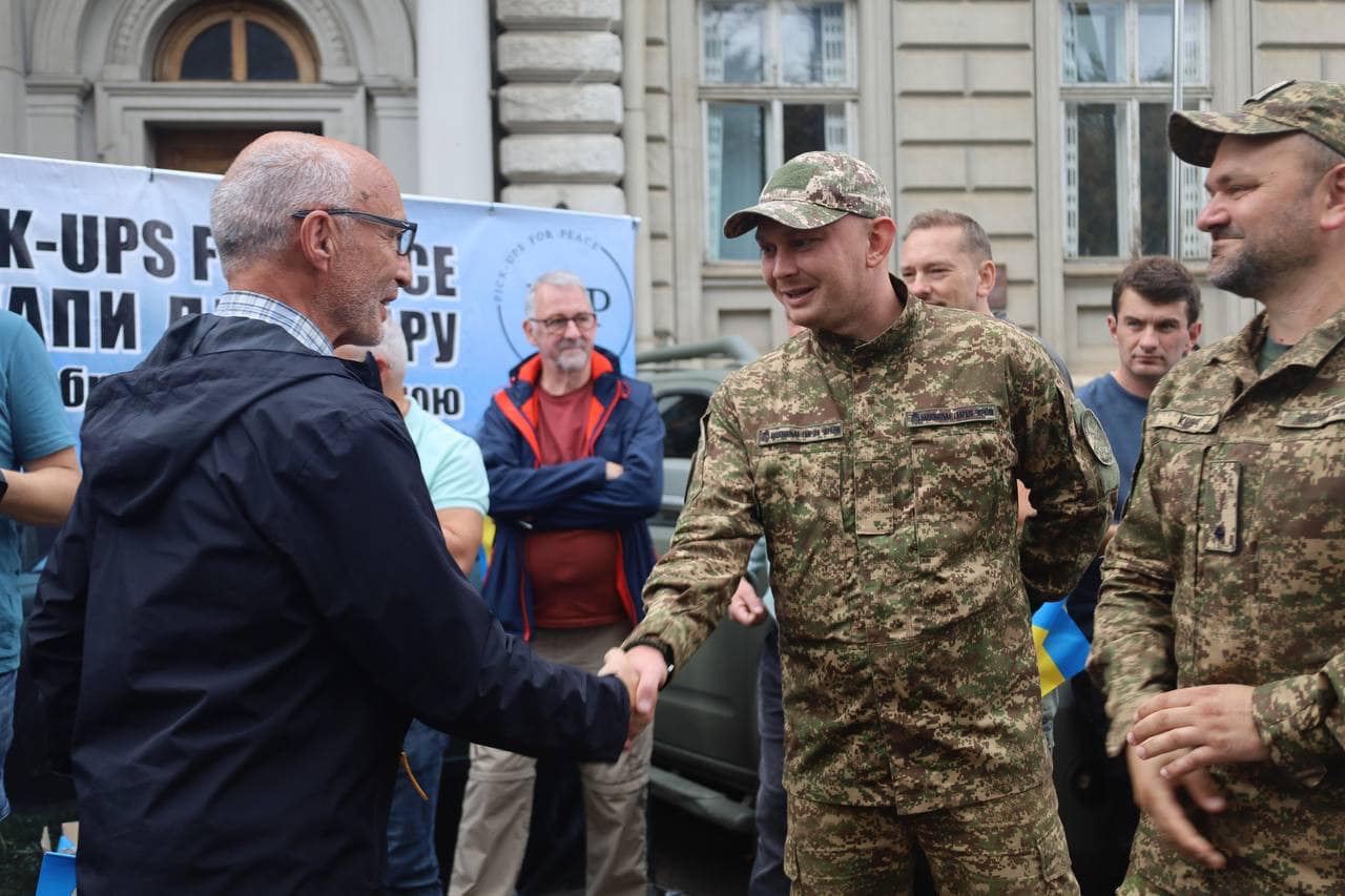 Британські фермери привезли на Львівщину три десятки автомобілів - 9