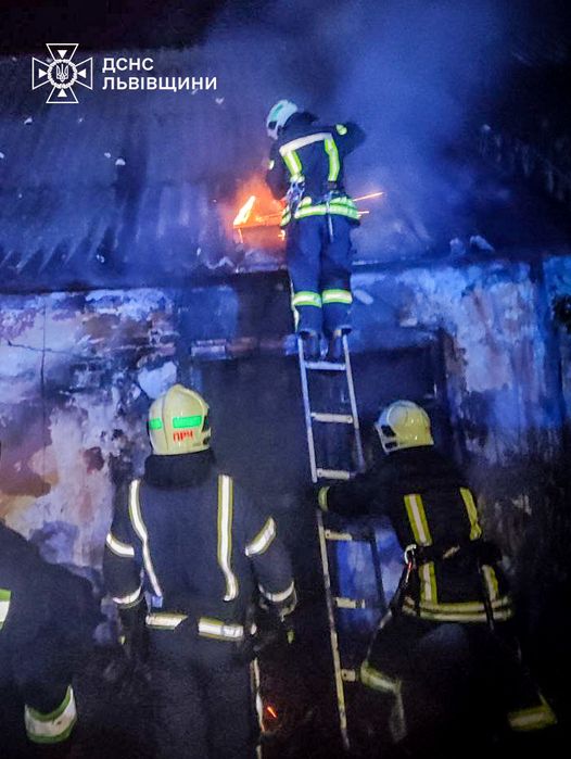 У Львівському районі місцева пожежна команда врятувала чоловіка під час пожежі - 2