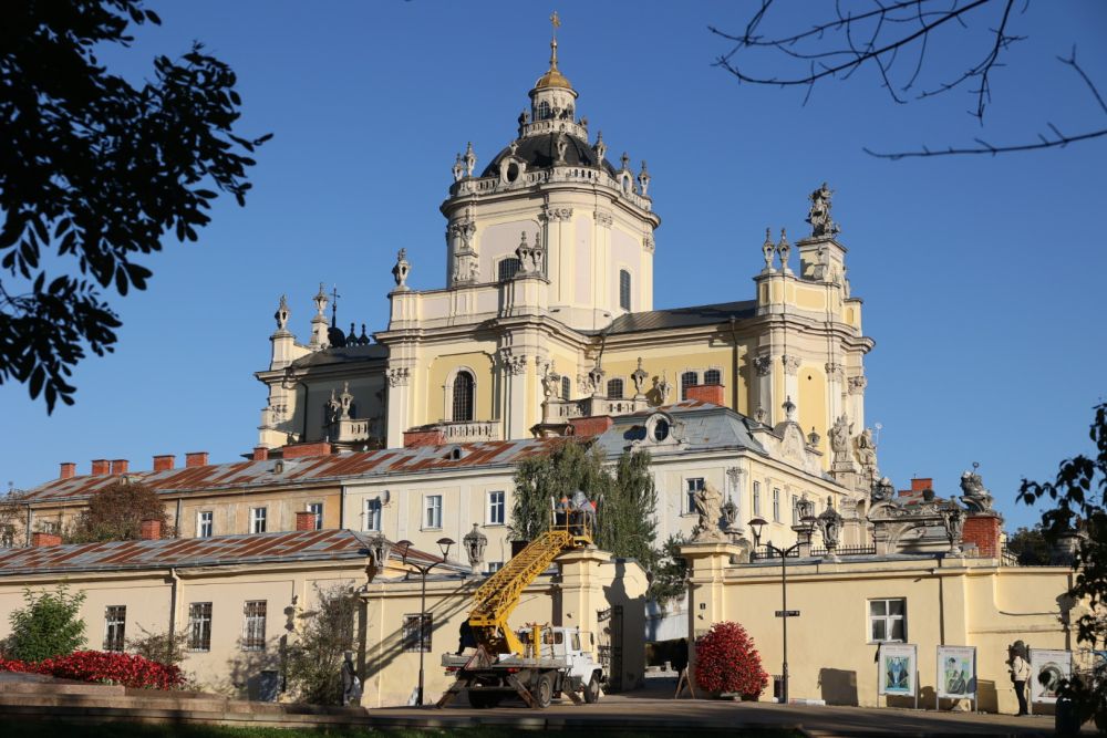 У Львові на Соборі Святого Юра перевірили 6 скульптур, які ховали від російських вибухів - 4