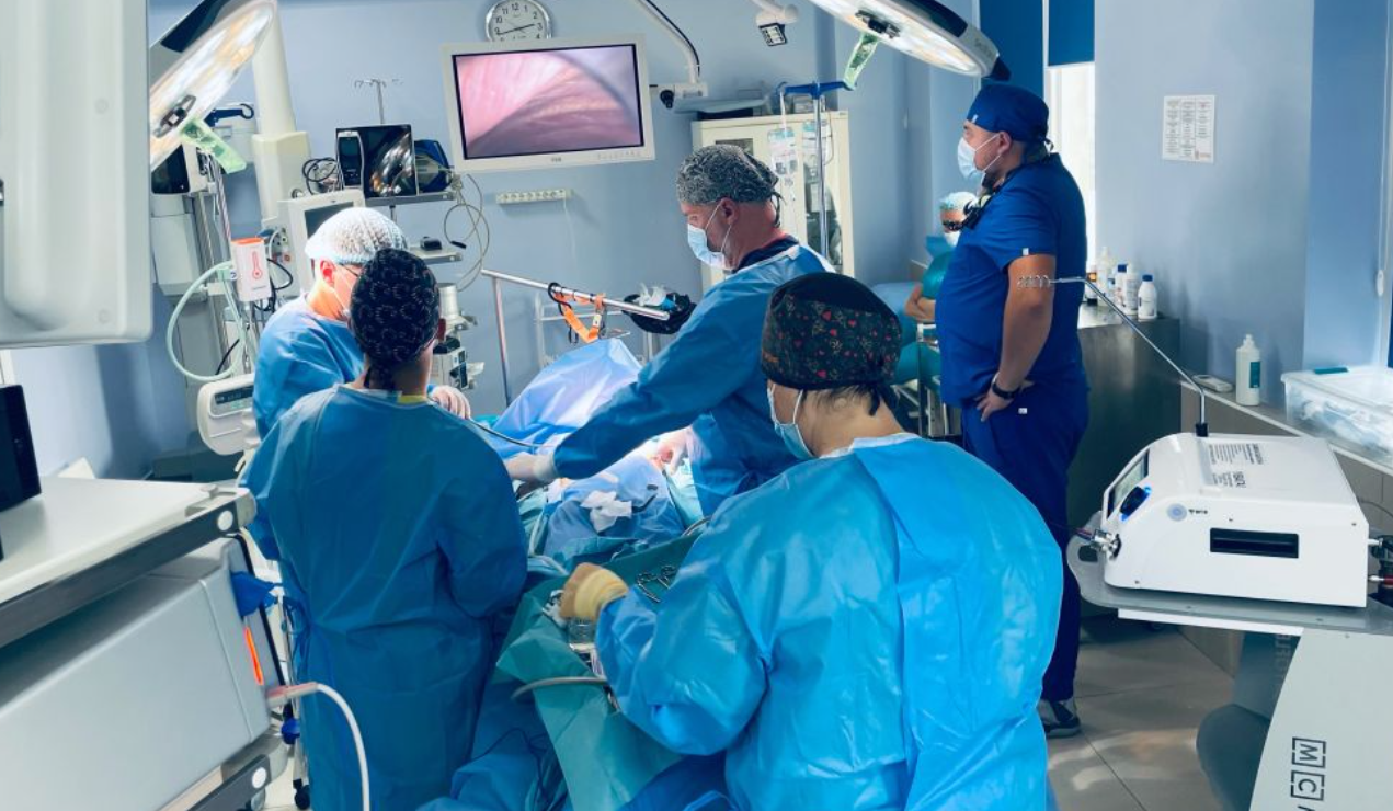 Львівські хірурги прооперували підлітка з вродженою деформацією грудної клітки