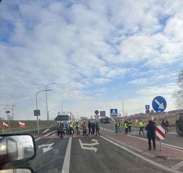 Протест у Польщі: фермери блокують рух вантажівок на пункті пропуску «Шегині-Медика» - 2