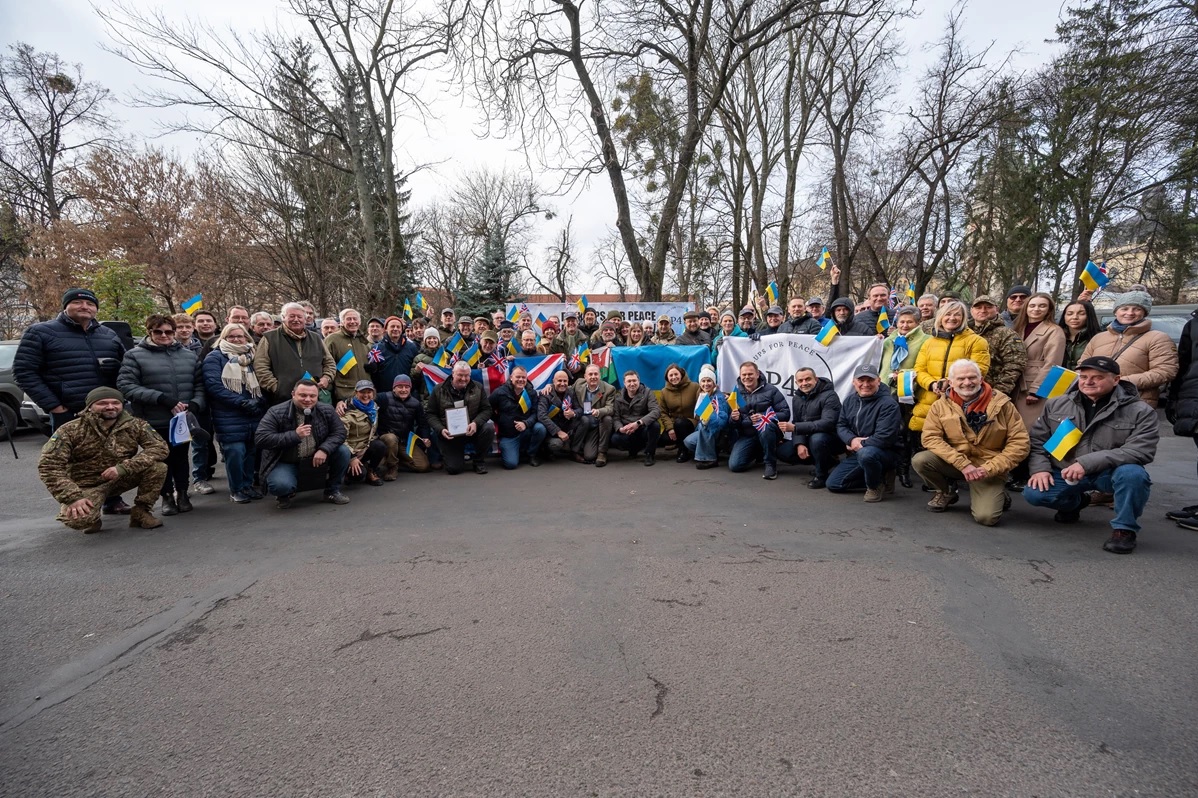 Британські фермери привезли на Львівщину ювілейний 500 позашляховик для військових бригад - 2