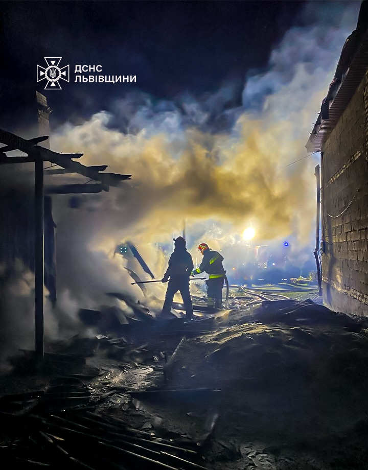 На Львівщині горів дерев’яний житловий будинок - 2