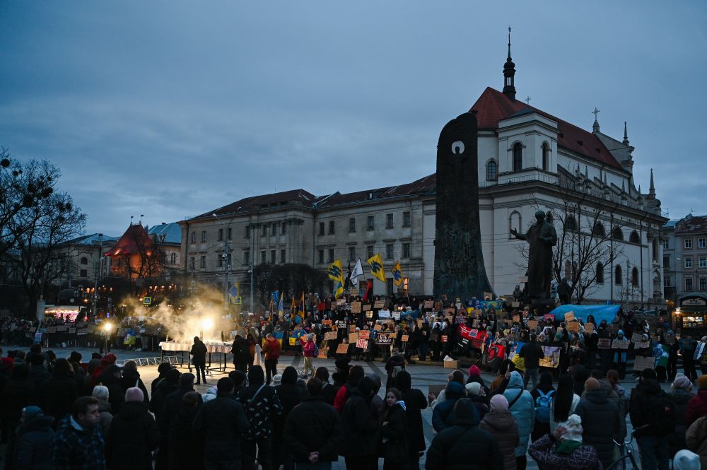 У Львові рідні військових, що у полоні, організували щемливі акції - 15