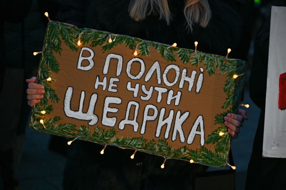 У Львові рідні військових, що у полоні, організували щемливі акції - 16