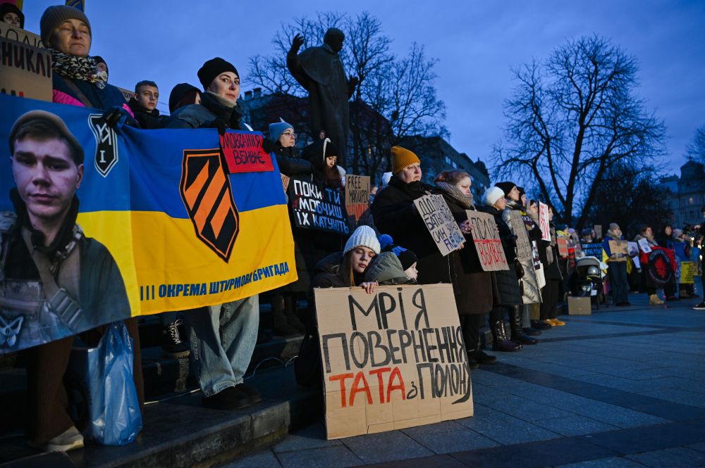 У Львові рідні військових, що у полоні, організували щемливі акції - 18