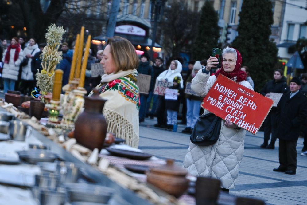 У Львові рідні військових, що у полоні, організували щемливі акції - 3