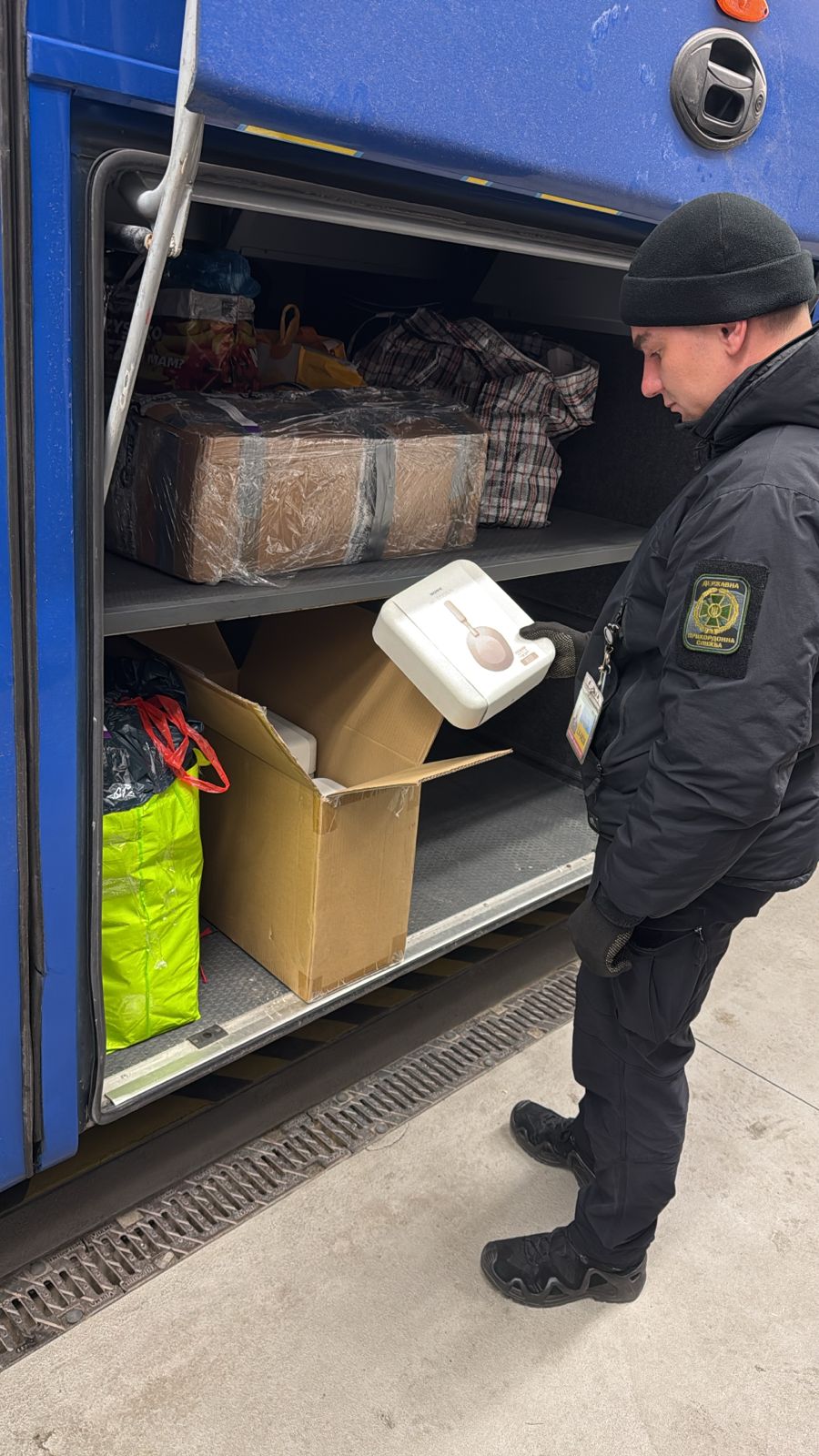 На кордоні з Польщею прикордонники виявили техніку на 2 млн грн - 4