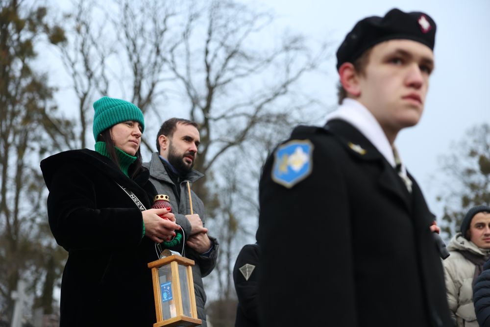 Вифлеємський вогонь миру першими отримали рідні полеглих захисників України у Львові - 2