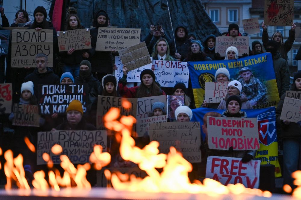 У Львові рідні військових, що у полоні, організували щемливі акції - 6