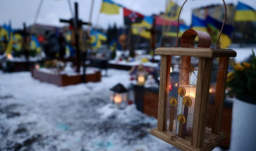 Вифлеємський вогонь миру першими отримали рідні полеглих захисників України у Львові - 3