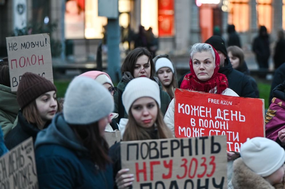 У Львові рідні військових, що у полоні, організували щемливі акції - 9