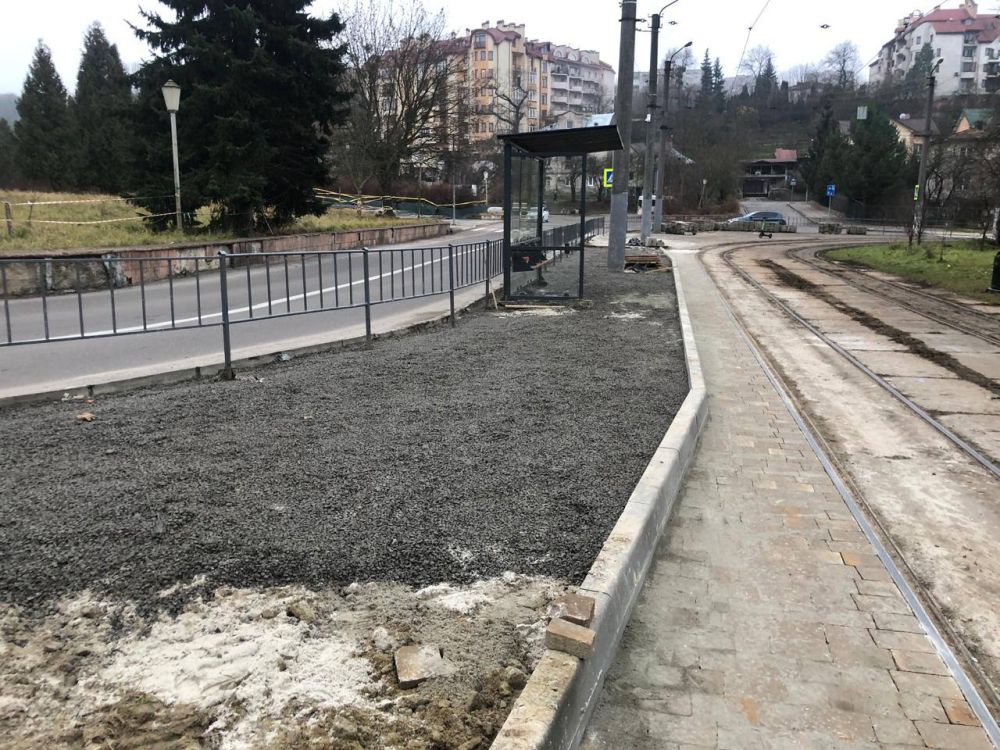 На вул. Вахнянина переобладнують зупинку, аби на лінії могли курсувати берлінські трамваї