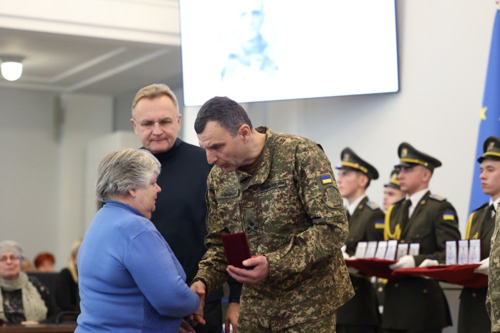До Дня ЗСУ 30 львівських воїнів посмертно нагородили «Почесним знаком Святого Юрія» - 4