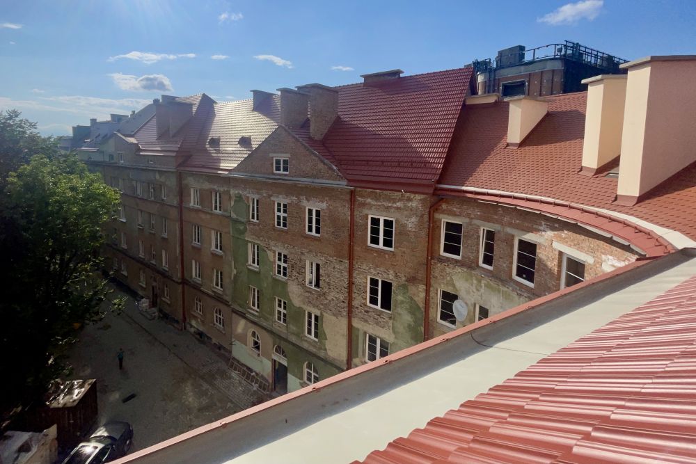 Через російські обстріли у Львові було зруйновано понад 300 будівель - 14