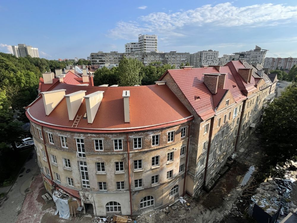 Через російські обстріли у Львові було зруйновано понад 300 будівель - 16