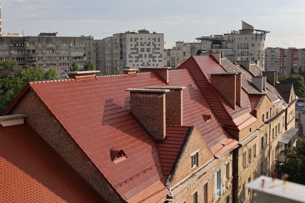Через російські обстріли у Львові було зруйновано понад 300 будівель - 19
