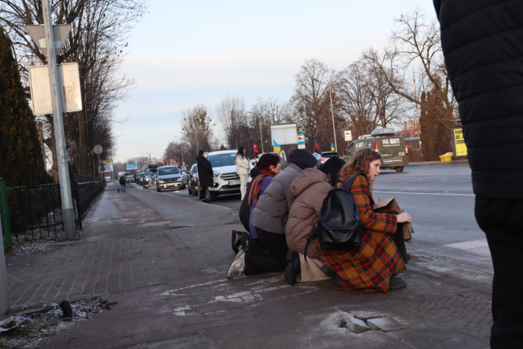 Як у Львові відбулася акція-нагадування про хвилину мовчання в пам’ять про полеглих на війні - 4