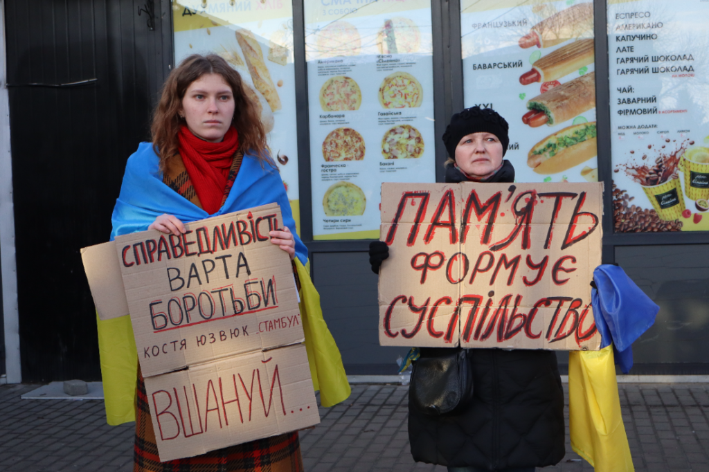 Як у Львові відбулася акція-нагадування про хвилину мовчання в пам’ять про полеглих на війні - 7