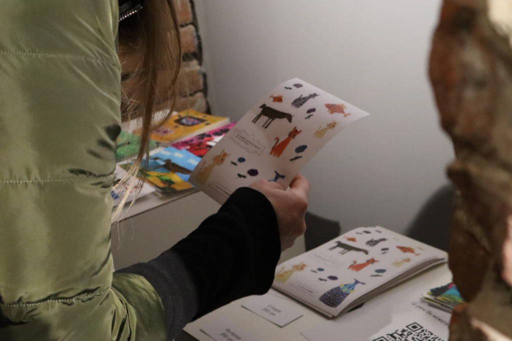У Львові триває виставка робіт, які створили дівчата з інвалідністю - 7