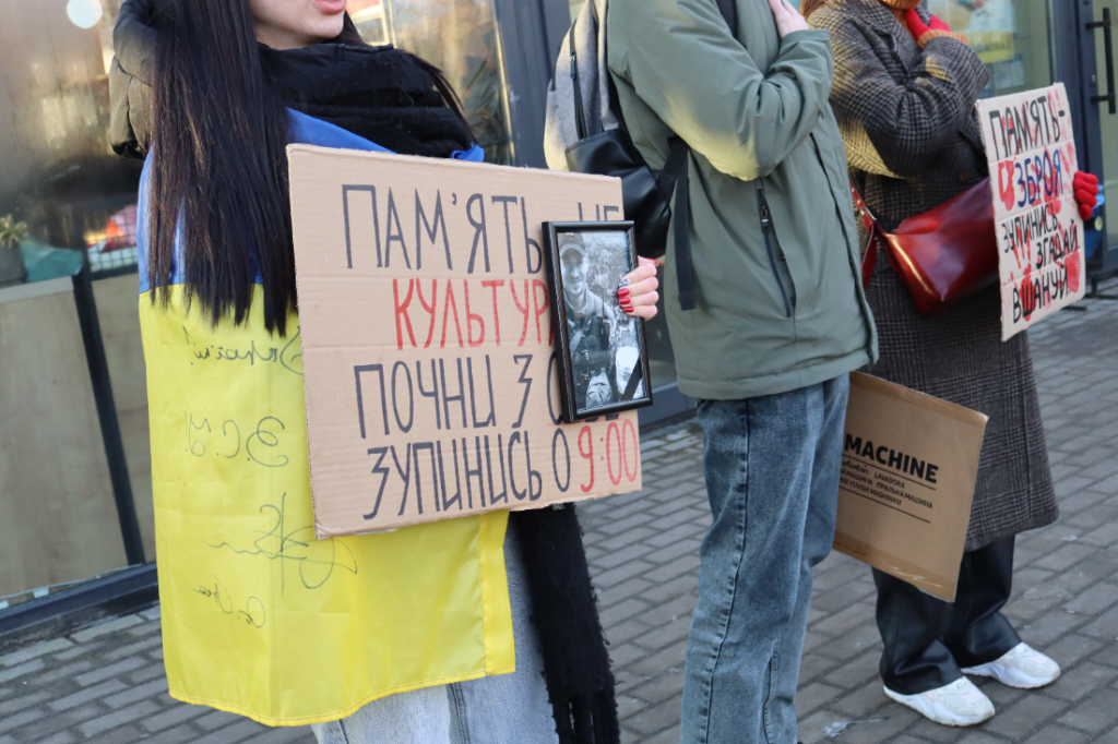 Як у Львові відбулася акція-нагадування про хвилину мовчання в пам’ять про полеглих на війні - 9
