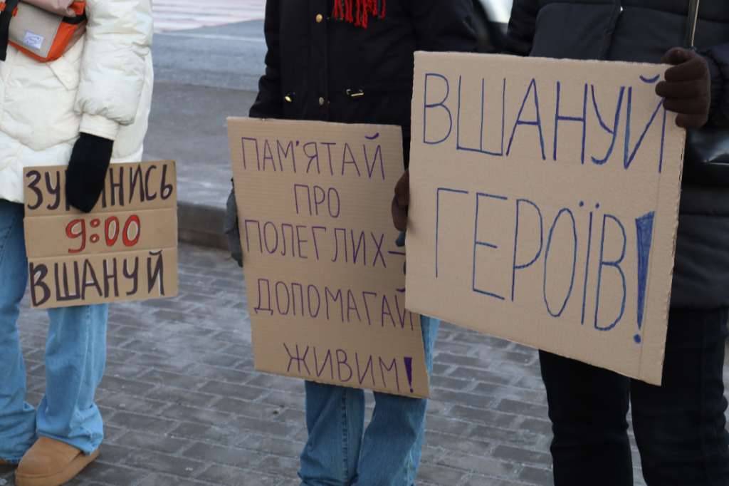 Як у Львові відбулася акція-нагадування про хвилину мовчання в пам’ять про полеглих на війні - 11