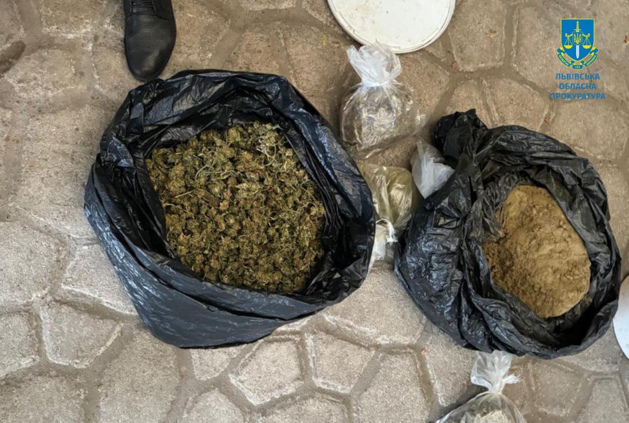 У Львові ліквідували нарколабораторію з щомісячним прибутком близько 2 млн грн - 7