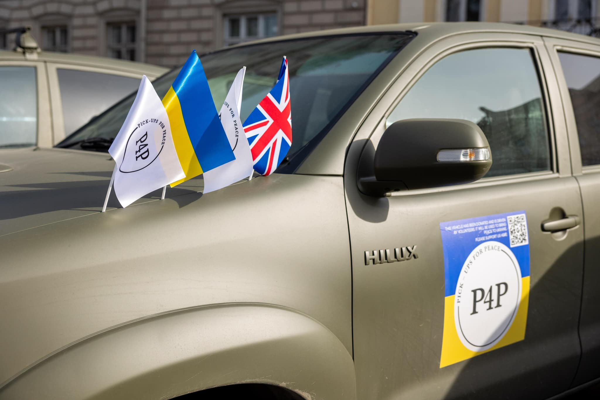На Львівщині волонтери з Великої Британії передали ще 35 позашляховиків для ЗСУ - 2