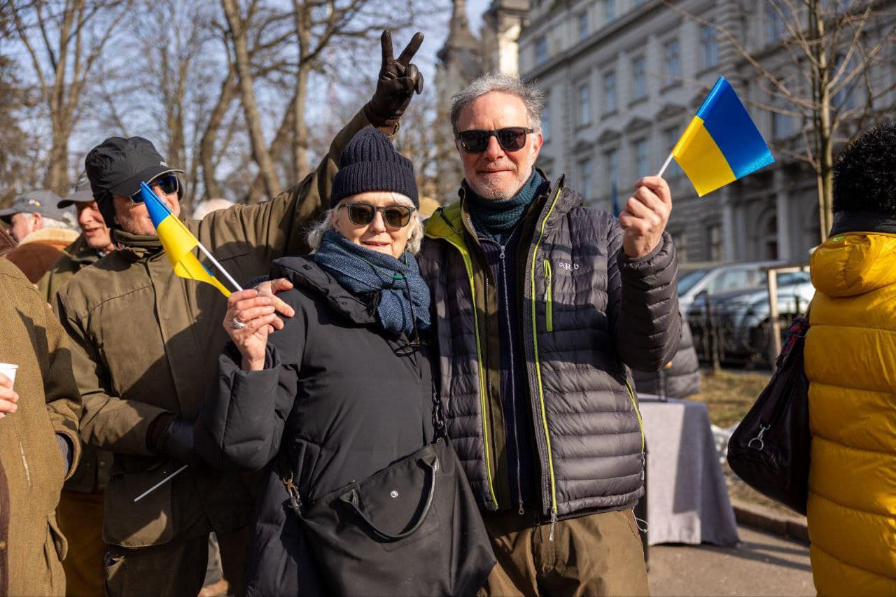 На Львівщині волонтери з Великої Британії передали ще 35 позашляховиків для ЗСУ - 5