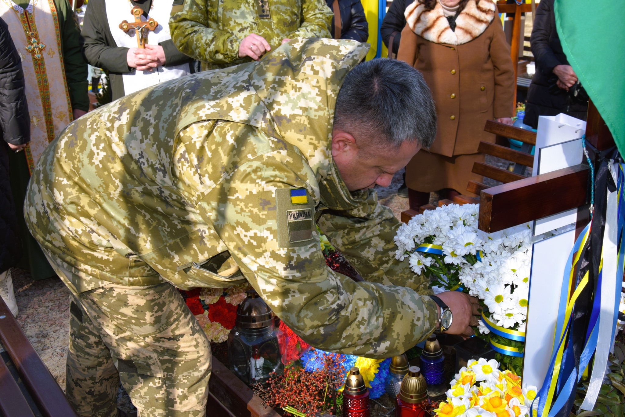 У Львові родині полеглого героя-прикордонника вручили державну нагороду - 10