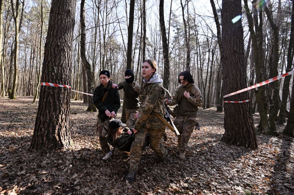 У Львові 200 старшокласників зіграли теренову гру біля зруйнованого музею Романа Шухевича - 5