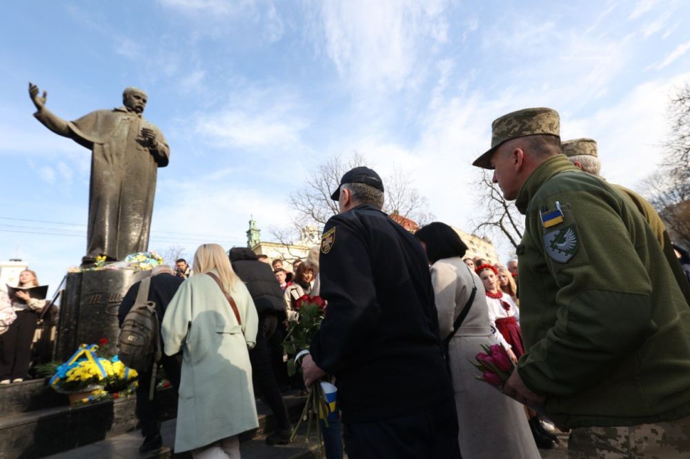 У Львові відзначили 211-ту річницю від дня народження Тараса Шевченка - 5