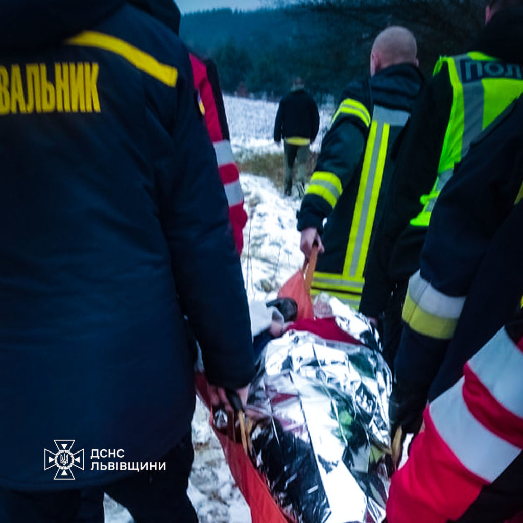 У Львівському районі рятувальники двічі витягували людей з крижаної води - 2