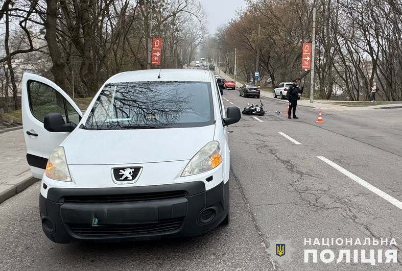 У Львові внаслідок зіткнення з автомобілем травмований мотоцикліст - 4