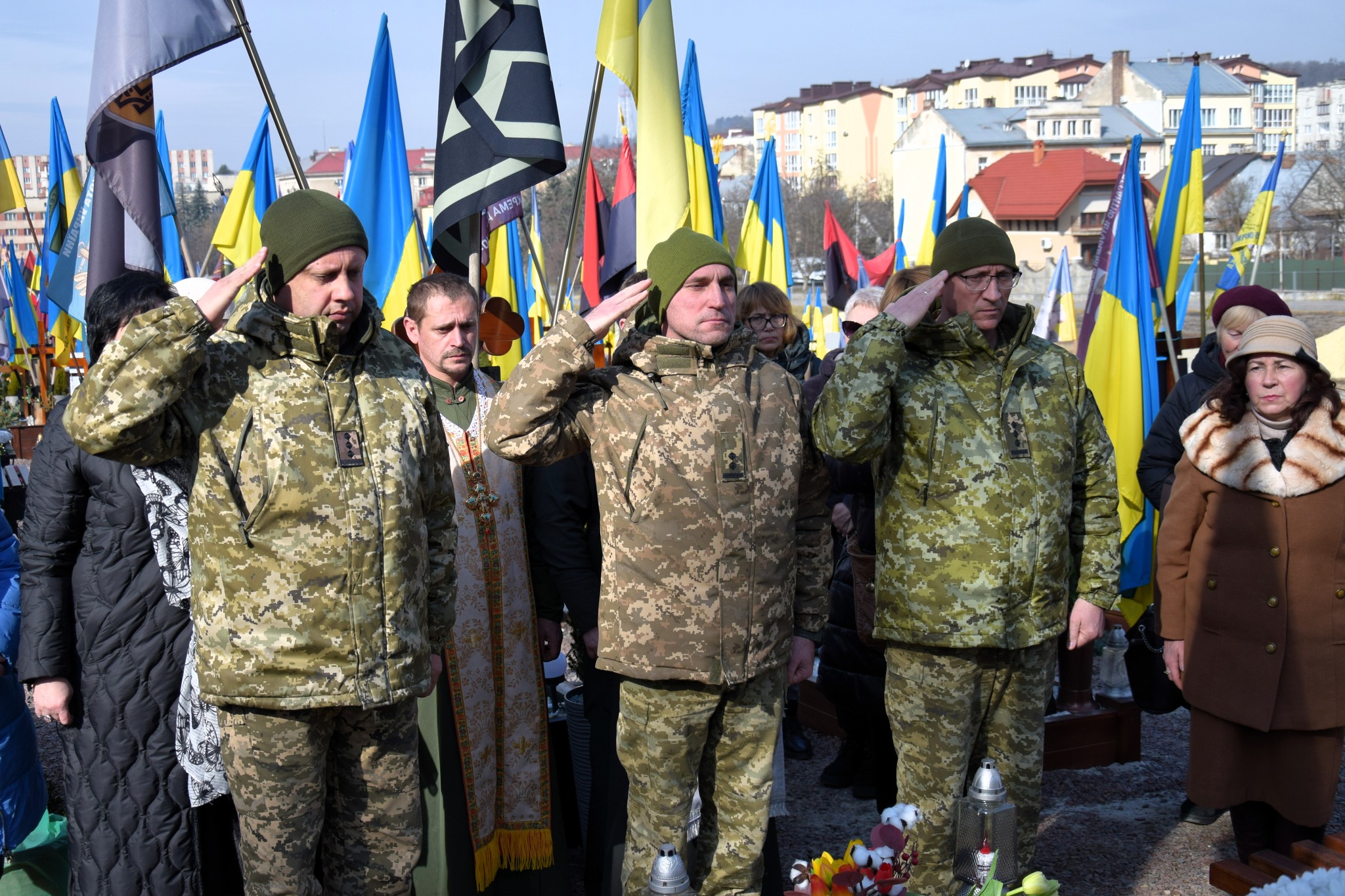 У Львові родині полеглого героя-прикордонника вручили державну нагороду - 9