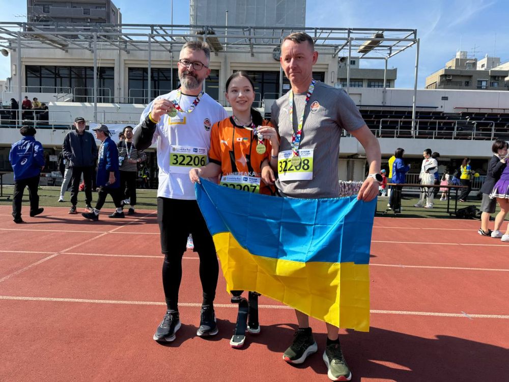 13-річна дівчина пробігла 5-кілометрову дистанцію на марафоні в Токіо, щоб зібрати кошти на бігові протези львівському захиснику з «Азову» - 3
