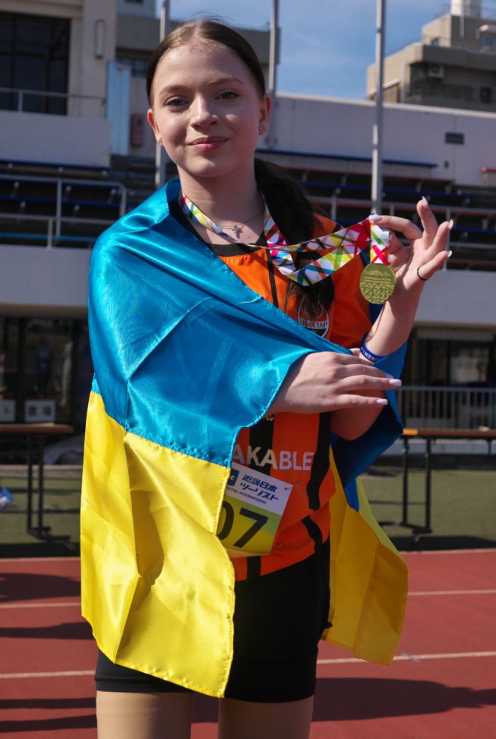 13-річна дівчина пробігла 5-кілометрову дистанцію на марафоні в Токіо, щоб зібрати кошти на бігові протези львівському захиснику з «Азову» - 5