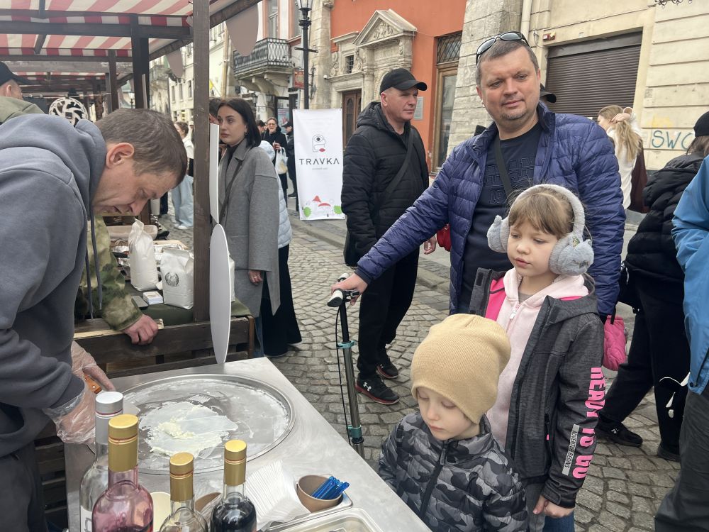 Сьогодні у Львові стартував ветеранський ярмарок - 18