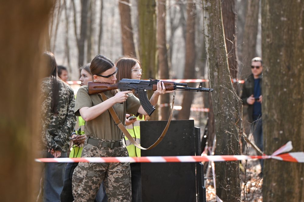 У Львові 200 старшокласників зіграли теренову гру біля зруйнованого музею Романа Шухевича - 3