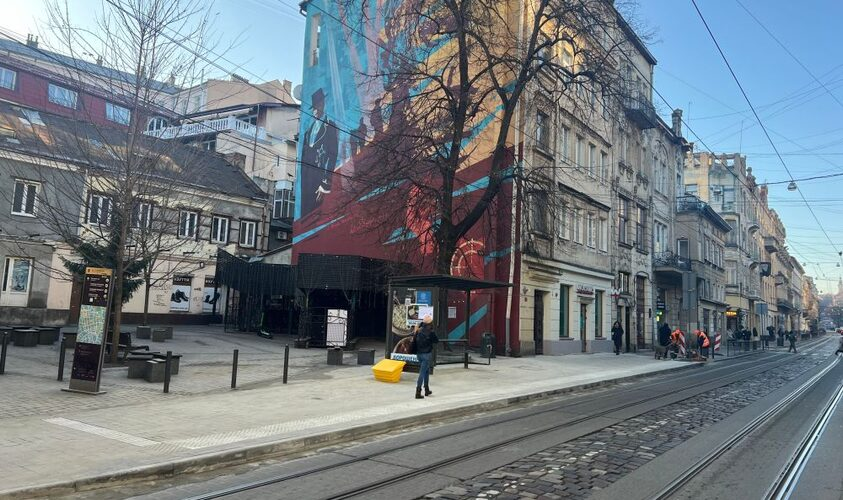 зупинка у Львові