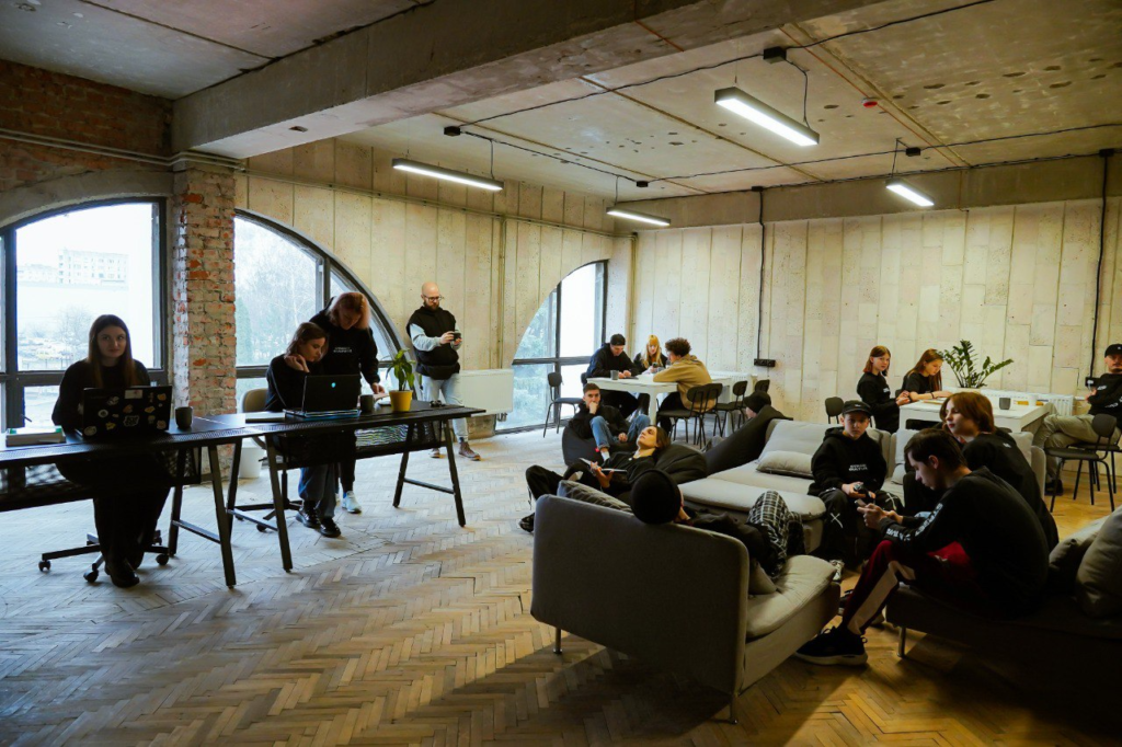 Чому важливо, щоб були якісні молодіжні простори — керівник Urban Camp Lviv Віктор Чулановський - 13