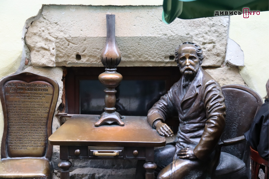 Львів у деталях: скульптури, барельєфи та пам'ятники (фоторепортаж) - 13